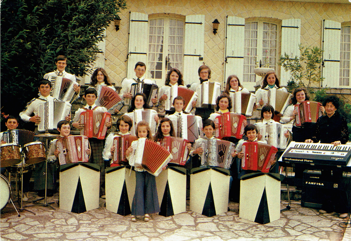 1974 - "Les Bleuets" - École d'accordéon Jeanne Danias